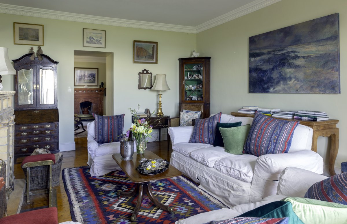 Mount Vernon - comfortable living room